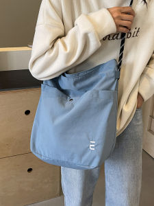 Large Capacity Nylon Crossbody Bag for Commuting to Work Womens Casual Single Shoulder Bag Street Style Messenger Bag