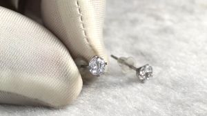 Anting Tiaria Jewelry Silver Titanium / 9K Gold White Plated Silver Titanium - Emas Putih Titanium Silver Perak Platinum Asli Anti Karat -  AEA001