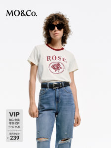 เสื้อยืดคอกลมแขนสั้นผ้าฝ้าย MoCo ทรงหลวมพิมพ์ลายดอกกุหลาบสีตัดกันสไตล์อเมริกัน แฟชั่นฤดูใบไม้ผลิและฤดูใบไม้ร่วงสำหรับผู้หญิง