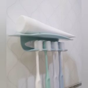 ที่เเขวนเเปรงสีฟัน ที่ใส่เเปรงสีฟัน เเขวนเเปรงสีฟัน พร้อมที่วางของ ติดผนัง 4 ช่อง สีขาว-ครีม