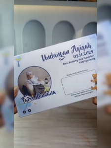 Undangan Aqiqah Lipat ( 30 PCS ) BONUS Undangan Web Bisa Custom Nama & Foto Free Desain Bahan Brief Card 210gsm & 150gsm