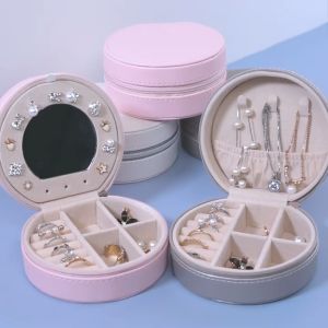 กล่องใส่เครื่องประดับ พกพา กล่องเครื่องประดับมินิ 3ชั้น ทรงกลม พร้อมกระจกในตัว PU พกติดตัว สำหรับใส่สร้อยคอ แหวน