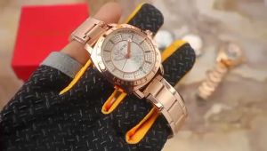 Paket Free Box Exclusive + Tali Kulit / Jam Tangan Coch Fashion Wanita More Permata Tali Rantai Diameter 35Cm VA-568DA