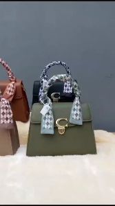 Tas Tangan Wanita Impor Kekinian: Tas Tangan Desain Modern & Berkualitas Tinggi
