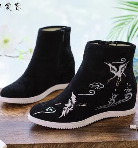 The Han-Style Clothing Shoes Female Adult with Horse-Face Skirt Shoes Embroidered Shoes Hidden Heel Chinese Ancient Style Match with Hanfu Skirt Short Boots