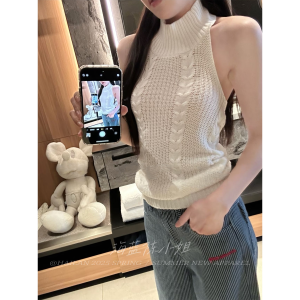 เสื้อกั๊กแขนกุดสีขาวทรงเข้ารูปสไตล์เกาหลีสำหรับผู้หญิง ดีไซน์เก๋ไก๋ ลำลอง ฤดูร้อน 2025 เสื้อชั้นในสุดเทรนด์