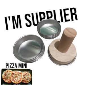 Loyang pizza mini dan penekan adonan