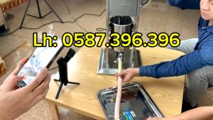 Máy nhồi lạp xưởng nướng đá xúc xích dồi sụn lòng lợn dồi lợn dồi chó loại quay tay