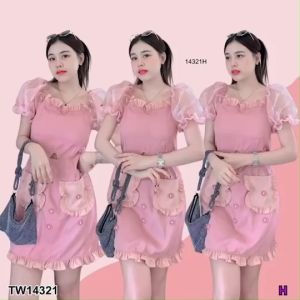 เดรสแขนพองผ้าแก้วเว้าเอว Puff-sleeved Dress in Organza with Scooped Waist