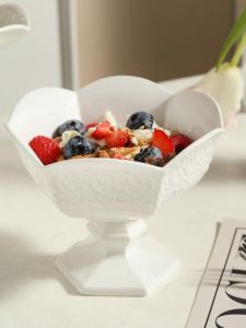 Elegant European Relief Ceramic Fruit Bowl High Foot Pure White Palace Style Dessert Tea Snack Plate Creative Dining Utensils