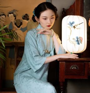 Cocoepps Váy rộng truyền thống tay rộng cho nữ sườn xám 2024 mùa thu Đầm màu xanh lá cổ điển phong cách Trung Quốc mới