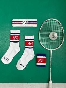 Tất Cầu Lông Cao Cấp Có Bảo Vệ Cổ Tay Sọc Thiết Kế Logo Màu Đỏ Và Xanh Cổ Điển Cao Đến Bắp Chân Tất Thể Thao Dành Cho Nam Và Nữ