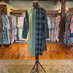 Meriz Tunik Katun by Dian Pelangi LIMITED EDITION Blouse Baju Atasan Kemeja Blus Outfit Casual Formal Kerja Kantor Pesta Pernikahan Kondangan Wanita Hijaber Cantik Anggun Modis Modern Elegan Mewah Model Korea Terbaru Motif Batik Cap Hand Made Kekinian