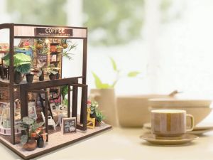 Mô hình DIY trí tuệ sáng tạo nhà búp bê shop búp bê thủ công tự láp ráp bằng gỗ kiểu cửa hàng Tiệm Café Du Lịch Ấm Áp