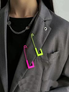 1PCS Simple and Stylish Fluorescent Pin Corsage Brooch Womens Clothing Sweater Hoodie Suit Bag Scarf Hat Accessories