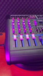 [ Giá Tốt ] Bàn Mixer Mini Liền Công Suất Lớn MTMAX F82D - Bàn Trộn Chính Hãng 2 Kênh 600W 16 Hiệu Ứng DSP Nguồn 48V Bảo Hành 12 Tháng