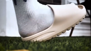 Coconut Slides 2.0 Sandal Tebal Rubber Premium Stylish & Nyaman ala Kanye West IShowSpeed