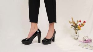 Korean Classy Glossy School Office Close Round Toe Block Heels For Women Black 4 Inches High Large Size 41 42(with Box)