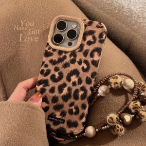 💯【Phone Case】+FREE Shipping 💯 Autumn Winter New Brown Black Panther Pattern Suitable For iPhone 16 15 14 13 12 11 Pro Max 14 15 16 Plus Retro Style Spicy Girl Sweet Cool Niche Cover With Pearl Rope