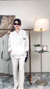 ใหม่ชุดเซ็ทตัวดังในTIKTOK!!! ปั้มลายตัวอักษรนูน สไตล์เกาหลี ฮิปฮอป เสื้อแจ็คเก็ตผู้หญิง เสื้อแจ็คเก็ต เสื้อกันหนาวแขนยาวมีหมวก มีฮู้ด TZ92