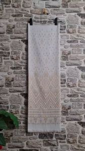 242.ผ้าฝ้าย ผ้าทอทั้งผืน ลายแพรวาฉัตรสวรรค์ สีขาว