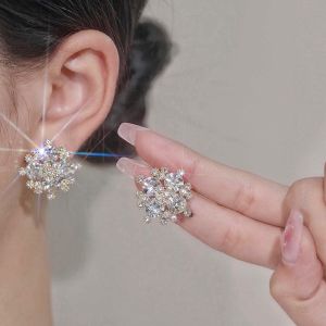 Ultra-Shiny Snowflake Earrings 925 Sterling Silver Needle Womens Fashion Elegant Chic Jewelry Hoops Versatile Trendy Accessories