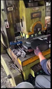 ใบตัดหญ้า 10 นิ้ว 30 ฟัน พร้อมตะปูแหลม ใบเลื่อยวงเดือน ตัดหญ้าขนาดใหญ่ มีตะปูคม แข็งแรง ทนทาน ราคาถูก จัดส่งจากไทย