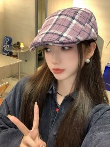 หมวกเบเร่ต์ลายสก็อตแบบใหม่ปี 2024 สำหรับผู้ชายและผู้หญิง หมวกทรงปากเป็ดฤดูใบไม้ร่วง/ฤดูหนาว หมวกผ้าฝ้ายแบบลำลองสำหรับเดินทาง