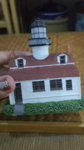 Mô hình nhà và chân nến mộc để trang trí🏠🏚️