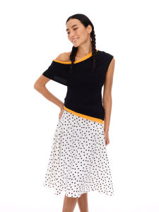 เสื้อยืดแขนสั้นทรงสลิมฟิตดีไซน์เอวเฉียงไม่สมมาตร Costustoot สำหรับผู้หญิง ฤดูร้อน 2025 คอวี ระบายอากาศได้ดี ระบายความชื้นได้ดี