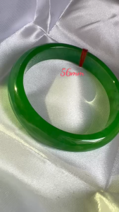 Vòng Cẩm Thạch Bản Hẹ Lý Ni 56mm Cao 12mm Dầy 7mm Màu Xanh Ngọc Lý tươi mới bóng sáng đẹp các Chị đeo lên tay mượt mà đẹp xinh tươi sáng may mắn nữ 54kg - 60kg đeo có 1250k ạ
