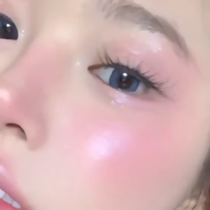 Gege Bear Highlighting Blush Cream Smudge-Proof Long-Lasting Color Natural Shimmer Multi-Functional Cream Can Be Used On Face Lips And Blush.