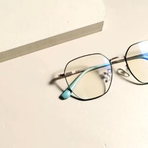 Gentle Fawn Kacamata Antiradiasi Blueray Style Kotak Bahan Titanium Fashion Wanita Terbaru Bisa Minus Photocromic Bluecromic 691