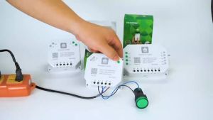 Công tắc Wifi Hunonic LAHU 4 kênh điều khiển từ xa trên điện thoại và giọng nói thích hợp lắp cho tủ điện tổng sử dụng các contactor đóng cắt