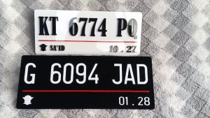 Plat Motor Custom Timbul Floos: Desain & Aksesori Unik