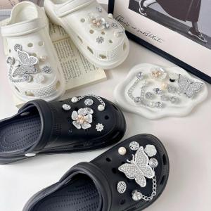12ชิ้น Crocs Jibbitz เสน่ห์เงินฝังด้วยเพชรผีเสื้อหัวเข็มขัดรองเท้าเพชรคริสตัลที่ถอดออกได้ตกแต่งโซ่รองเท้าสำหรับ Crocs