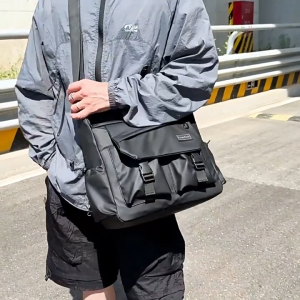 【Delivery 24 hours】Mens Shoulder Bag Fashion Messenger Bag Travel Bag Business Bag Large Capacity Cross Body Bag Waterproof Lightweight Casual Bag Leisure Sport Street Bag for College Student