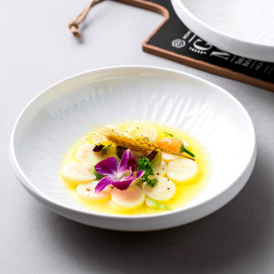 Elegant White Ceramic Pasta Plate for Restaurant And Home Use Hotel Dining Utensils Deep Dish Nordic Style round Shape Adult