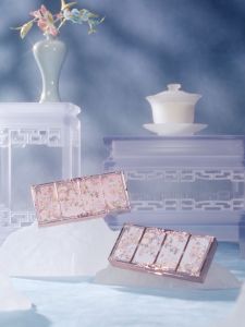 Flower Knows Butterfly Cloud Collar Collection Embossed Highlight & Contour Palette 16g