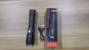 Senter listrik digital baru dengan lampu super terang & kuat senter zoom teleskopik multifungsi baterai tahan lama senter tahan air