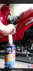 Thiết Bị Vệ Sinh Kim Phun Ô Tô mini kèm dung dịch làm sạch xịt chế 3T