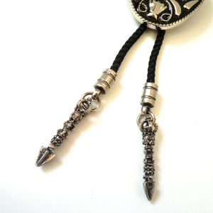 Long Original Design Mens Necklace Engraved Gemstone Polished Alloy Pendant Fresh out Freshwater Pearl Leather Chain Accessory