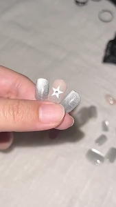 Dashing Diva เล็บปลอม ทรงปลายโค้งมน รุ่น MDF5P007RG-MDF5S079RG จำนวน 1 กล่องมี 30 เล็บ