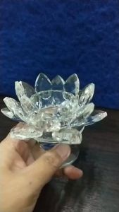 เชิงเทียนดอกบัวแก้วคริสตัล No.5 มีฐานรองตั้ง 1 ขั้น ขนาดฐานกว้าง 6 cm.รวมกลีบบัวกว้าง 12 cm ขาสูง 4.5 รวมสูงจากฐานถึงกลีบบัว 12 cm. มี 18 กลีบ