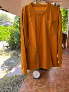 เสื้อแขนยาวพระ เสื้อโยธา ผ้ามิสลิน มี2 สีพระราชทาน และ สีกรัก สำหรับใส่ทำงานค่ะ