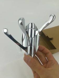 MẮC TREO QUẦN ÁO ĐỒ DÙNG PHÒNG BẾP DỤNG CỤ 3 CHIA INOX CAO CẤP