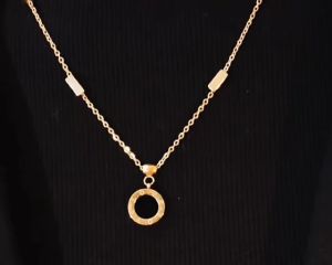 Kalung Titanium Anti Karat Wanita Korea & Kalung Liontin Bulgarii Bolak Balik Hitam Putih