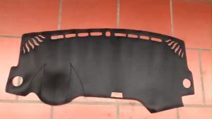 Thảm taplo da vân carbon KIA Morning 2012-2020 (Có lỗ loa trên mặt taplo)