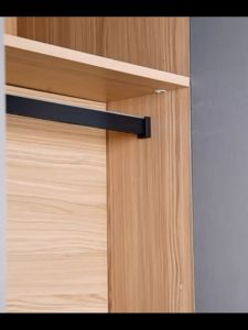 Retractable Clothes Hanger: A Space-saving Closet Storage Solution