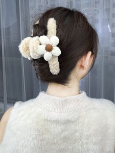 Large Plush Shark Hair Claw Womens Autumn Winter Back of Head Hair Accessory 2023 New Style Tail Hair Clip Fashionable Hairpin